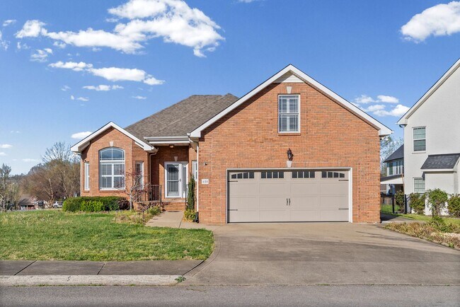 Building Photo - 3 Bedroom 2 Bath Pet Friendly Home For Rent with Community Pool Access!