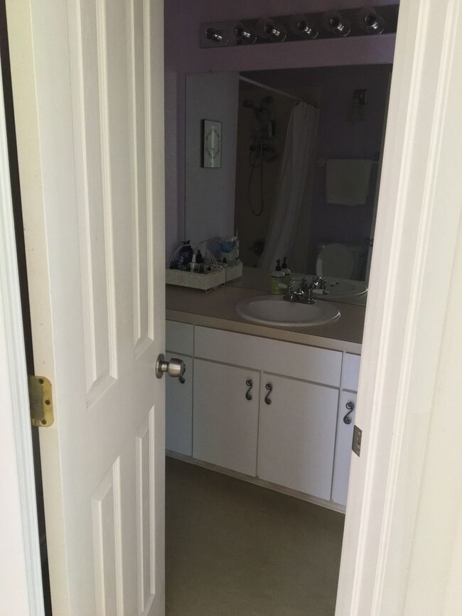 Building Photo - Adorable 2 bed/2 bath home in Southwest Lo...