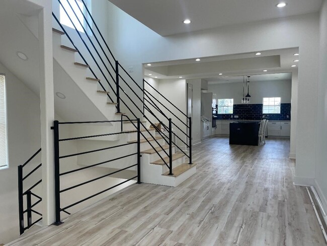 Building Photo - 201 E 37th St