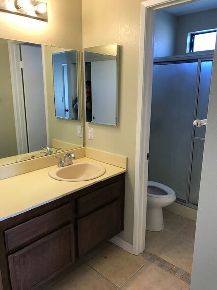 Master bathroom - 1964 Paseo del Rey
