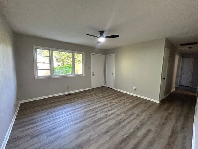 Building Photo - 745 Rustland Dr