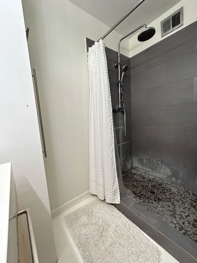 Building Photo - Stunning updated 2 Bedroom, 2 Bathroom, 2 car garage in heart of downtown Scottsdale