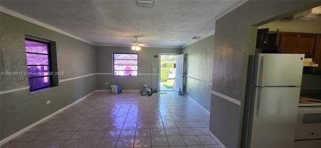 Building Photo - 1310 NE 143rd St