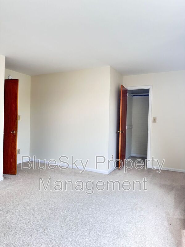 Building Photo - 218 Harvest Dr