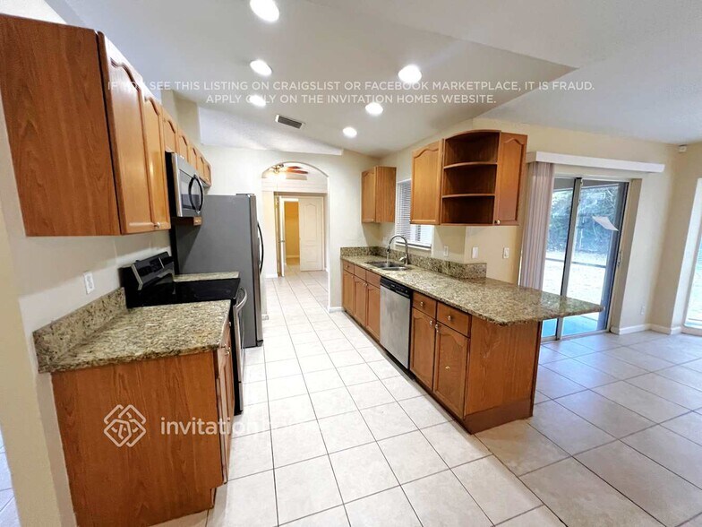 Building Photo - 1070 SW Aurelia Ave