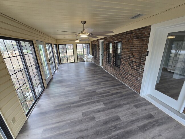 Building Photo - 1307 Point Peter Rd