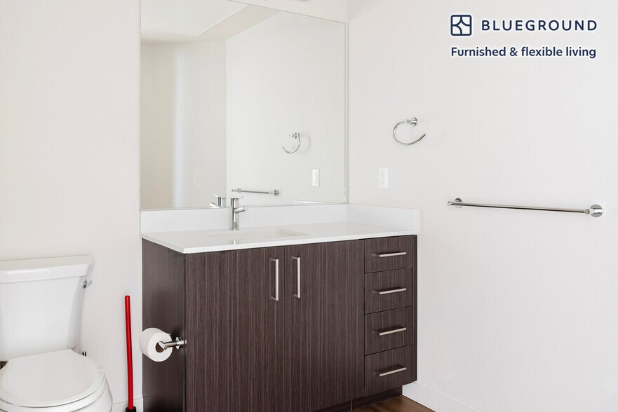 Building Photo - 2333 Calle Del Mundo