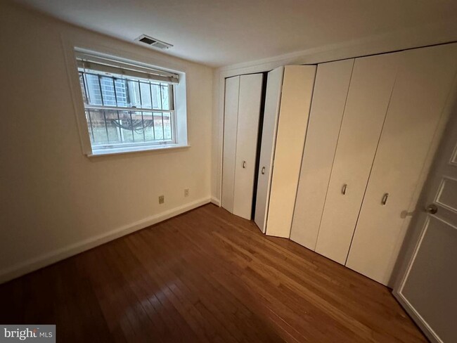Building Photo - 1847 Mintwood Pl NW