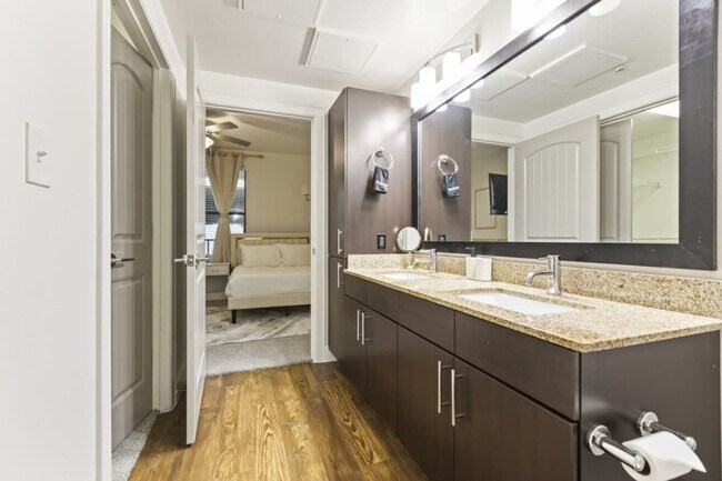 Building Photo - 5250 Town and Country Blvd