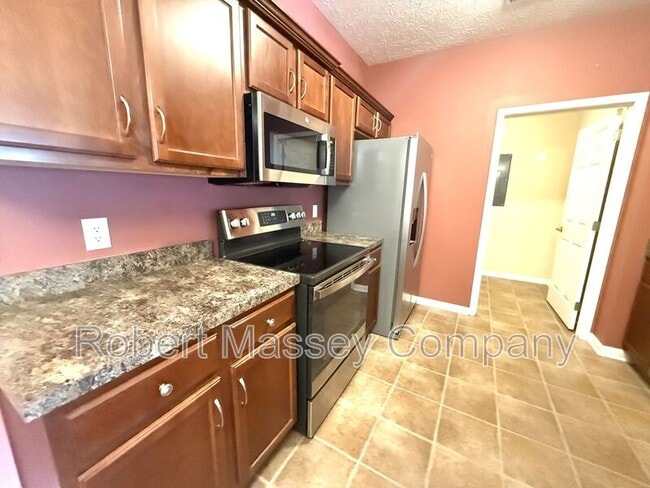 Building Photo - 9400 Clubview Dr