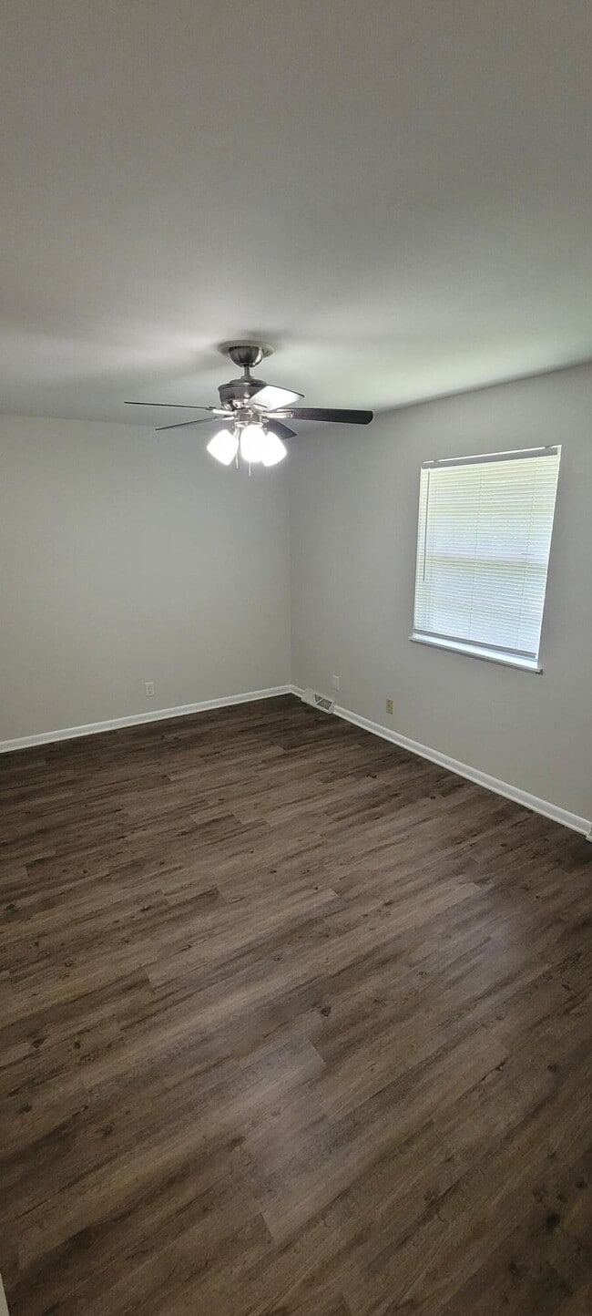 Building Photo - 405 Brewer Dr