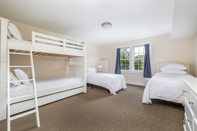 Building Photo - 43 Butternut Rd