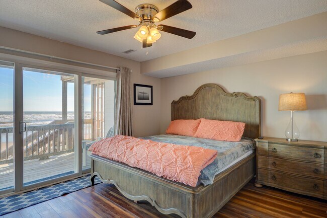 Building Photo - UNBELIEVEABLE VIEWS - Ocean Front OFF SEAS...