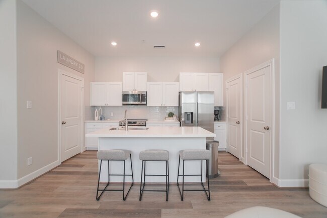 Building Photo - 504 Nursery Rd