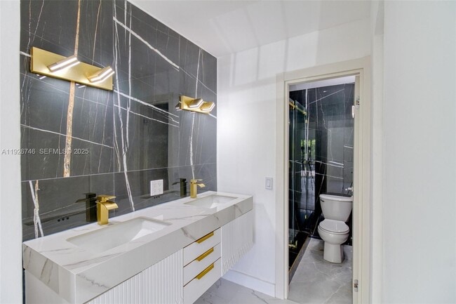 Building Photo - 5235 SW 40th Ave