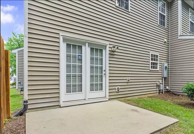 Building Photo - 3122 Binghampton Ln