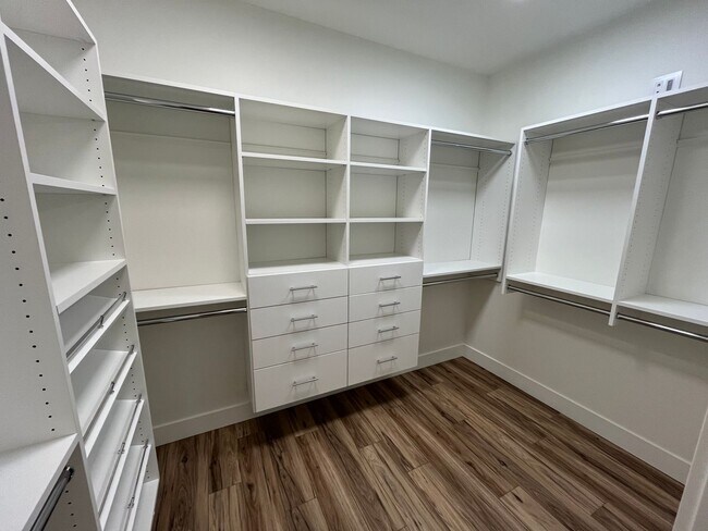 Building Photo - Gorgeous Tetherow 4 Bedroom + Office