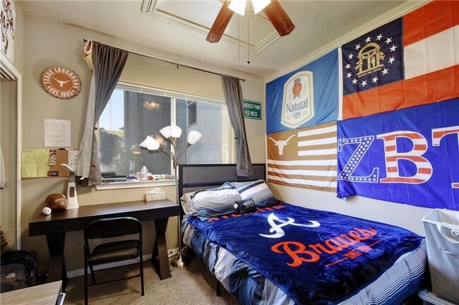 Building Photo - West Campus Condo Under $1000/Bedroom Walk...