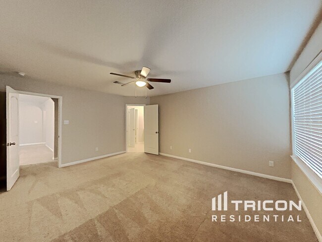 Building Photo - 10930 Hillside Creek Dr