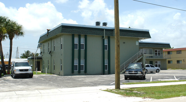 Building Photo - 218 7th St