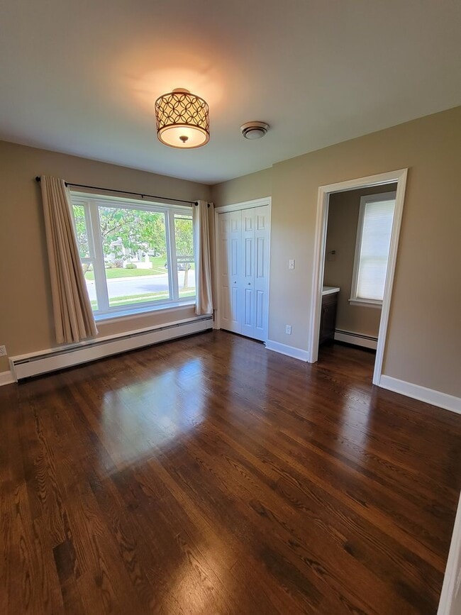 Building Photo - 153 Maple Ave