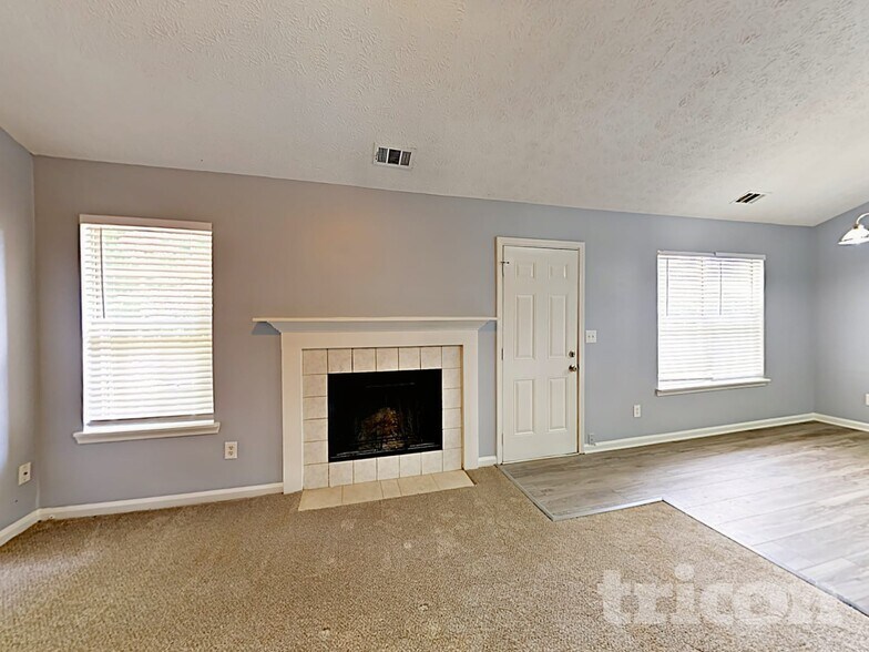 Building Photo - 1185 Mercury Dr SE