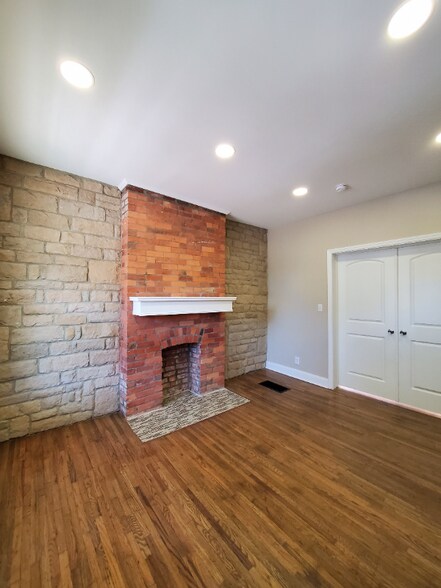 Building Photo - 144 E Maynard Ave