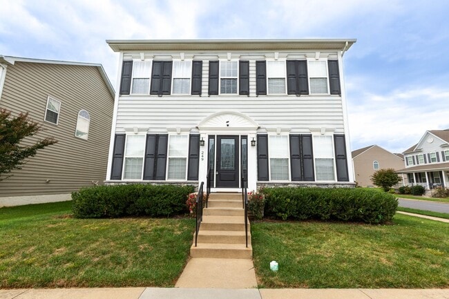 Primary Photo - 4 bed, 2.5 bath Single Family Home in Char...