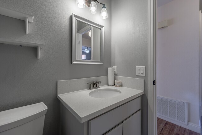 Building Photo - 27263 Family Cir