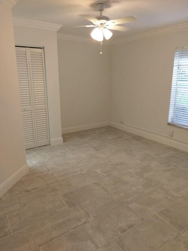 Building Photo - 829 Camino Rd