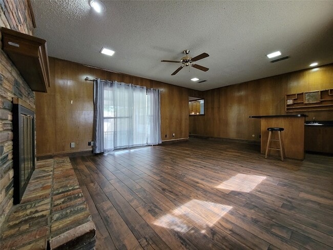 Building Photo - 738 Hawthorne Ln