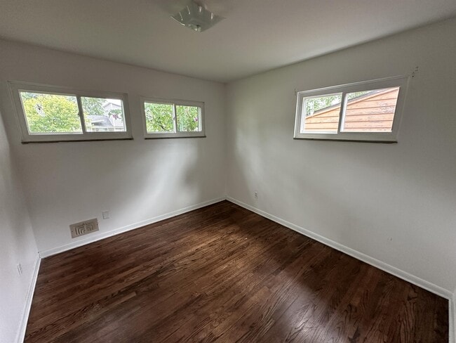 Building Photo - 23581 Loomis Ct