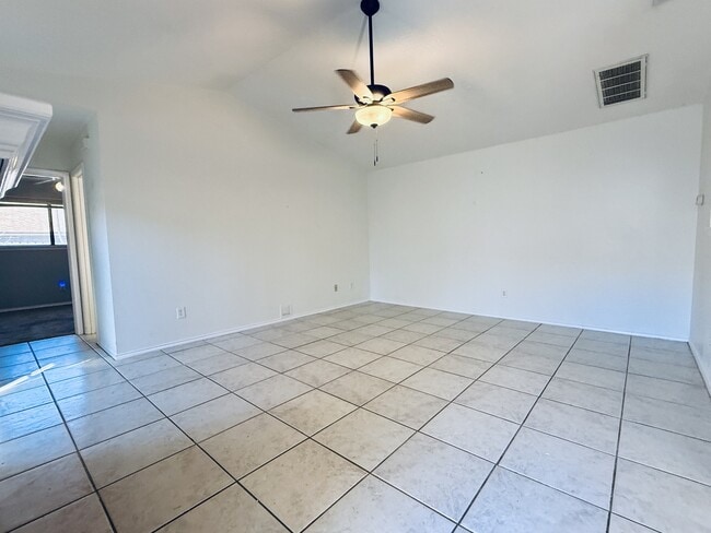 Building Photo - 621 Luther Dr