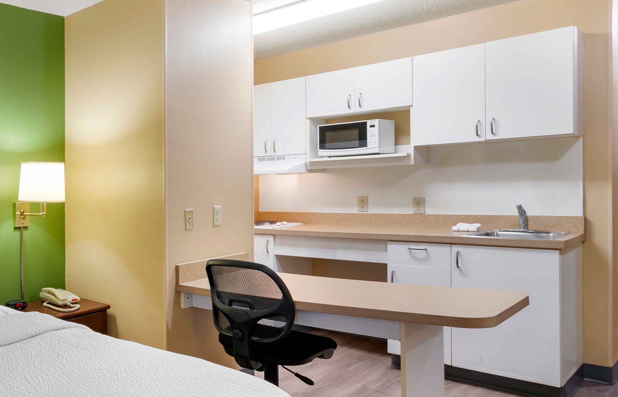 Building Photo - Furnished Studio-Kansas City - Airport - Plaza Circle