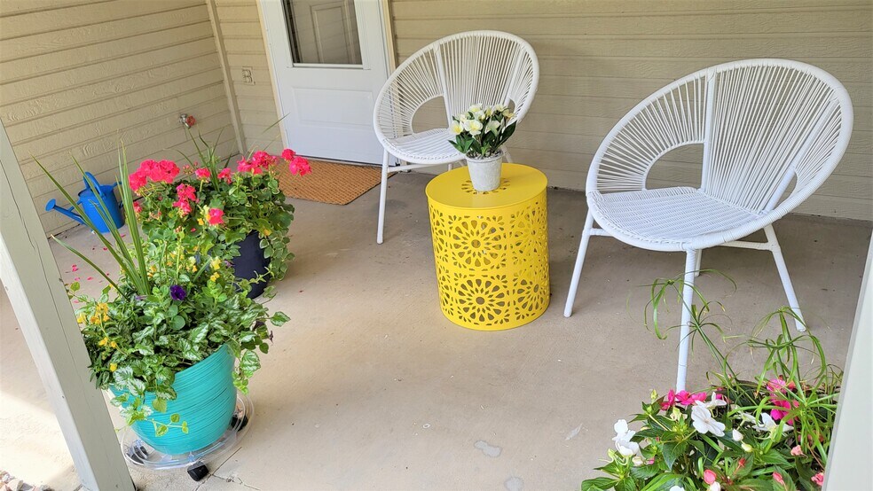 Back Patio - 1518 E Nichols Cir