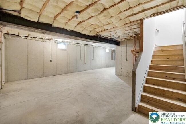 Building Photo - 835 16th Ave