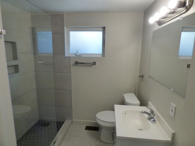 Building Photo - $0 DEPOSIT OPTION! RANCH STYLE HOME IN PRIME VIRGINIA VILLAGE!!!