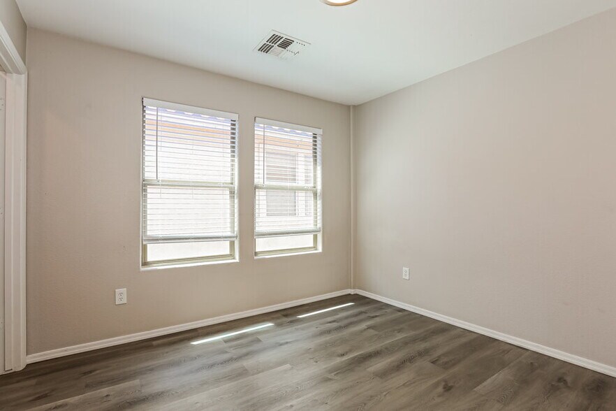 Building Photo - 21160 E Munoz St