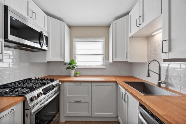 Building Photo - 50% off the first month’s rent for a move-in on or before 12/31/2025