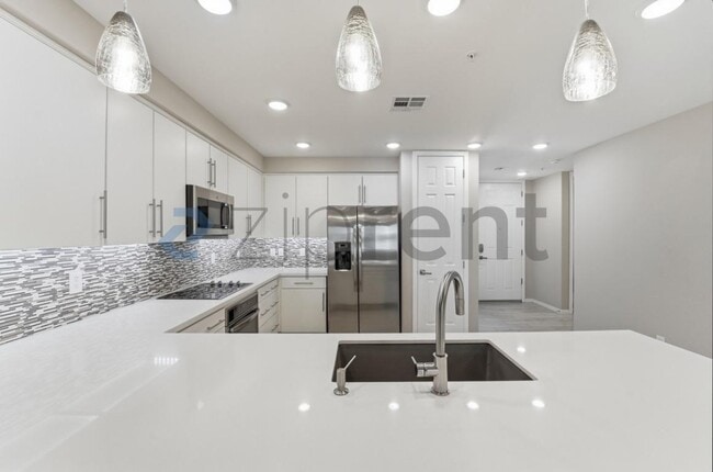 Building Photo - 250 W Queen Creek Rd