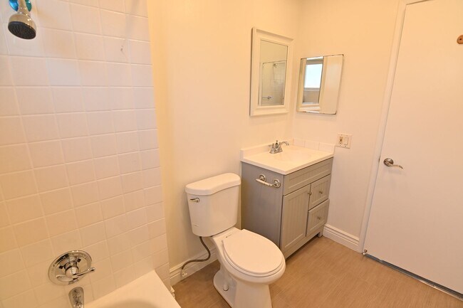 Building Photo - 5659 Lathrop Dr