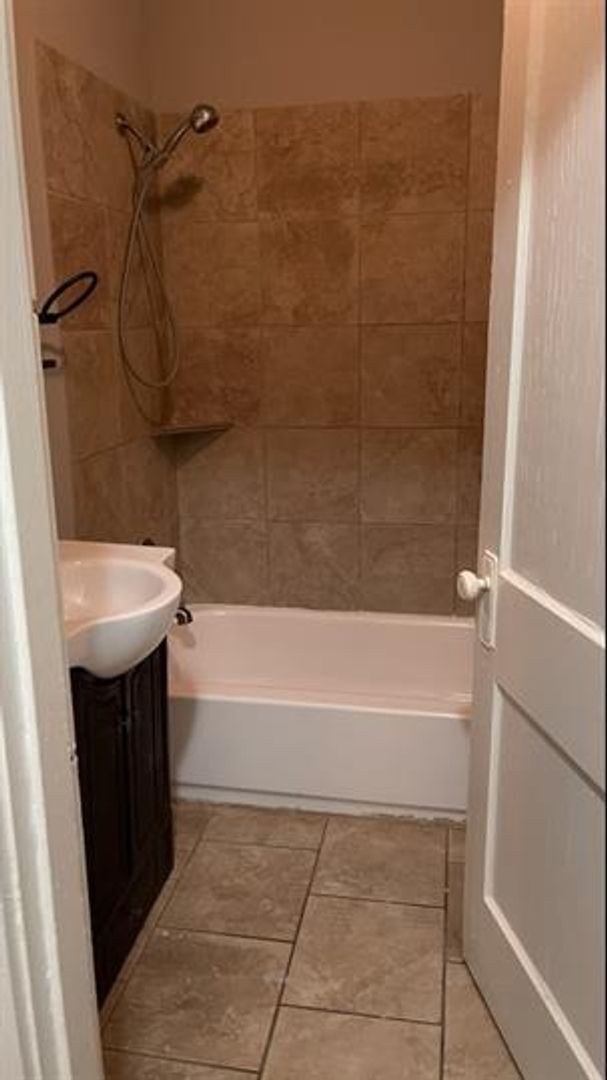 Building Photo - Charming 3-Bedroom Home in Memphis-Spaciou...