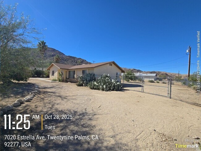 Building Photo - 3 bedroom 2 bath Available now