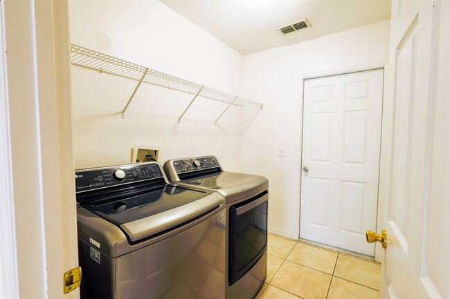 Building Photo - 2674 Willow Glen Cir