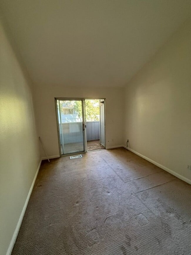 Building Photo - 4175 Amberwood Cir