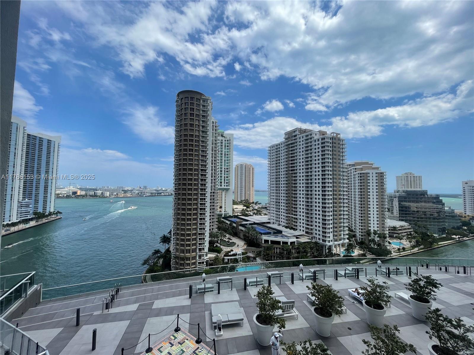 Building Photo - 465 Brickell Ave