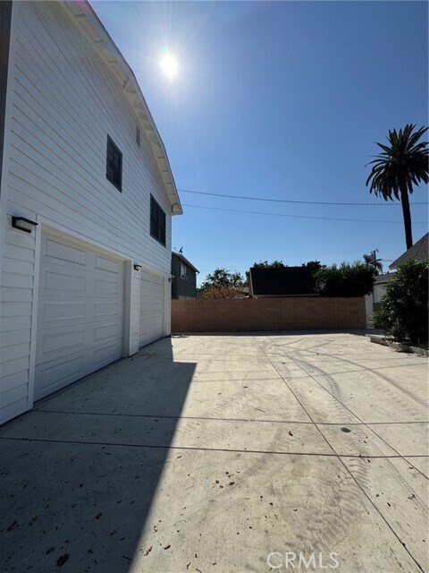 Building Photo - 122 E Brookdale Pl