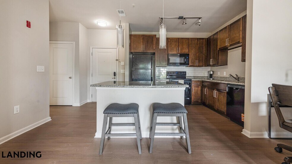 Building Photo - 8100 Palisades Cir