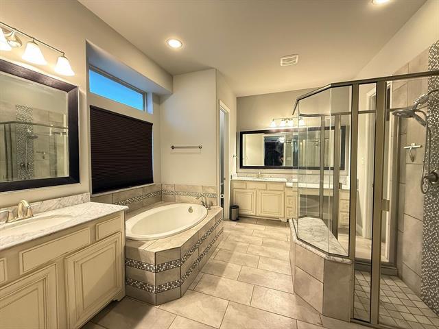 Building Photo - 1610 Singing Water Dr