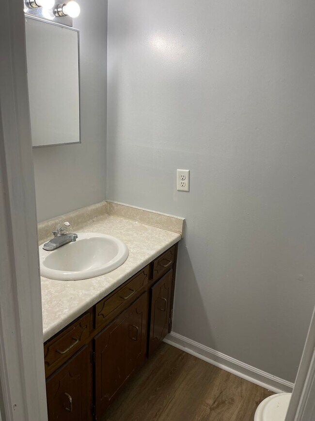 Building Photo - 2 Bedroom/ 1.5 Bathroom Duplex on Old Epps Bridge Rd!  Available early June!